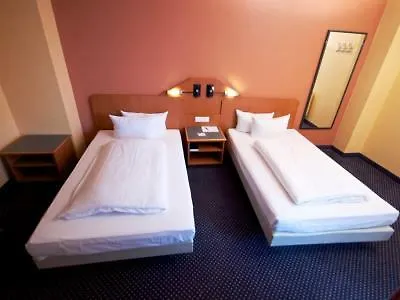 Arcadia Heidelberg Отель Шветцинген